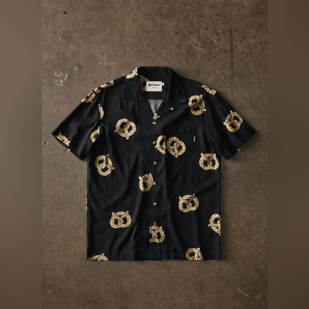 Pyknik “DON'T GET IT TWISTED” short sleeve button up black sz L